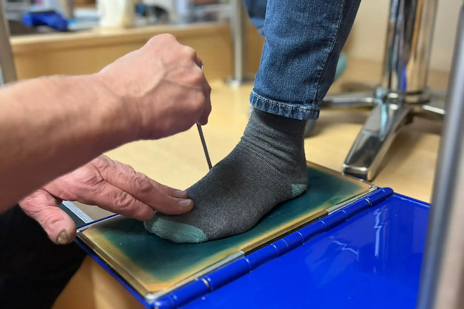 Orthopädieschuhtechnik A. Bartsch - Med./Techn. Hilfsmittel Orthopädie, Orthopädieschuhtechnik - Einlagen & Arbeitsschuheinlagen - Abdruck - individuell auf ihr Fußproblem abgestimmt